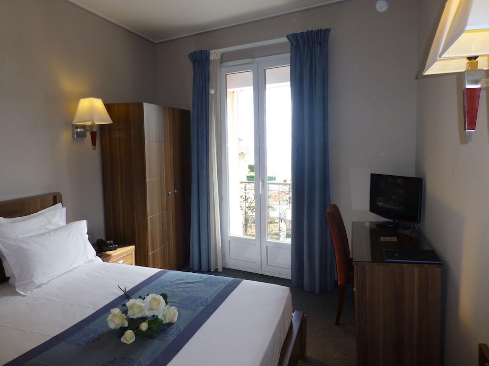 Standard Double Room, Balcony (Monaco) photo 3