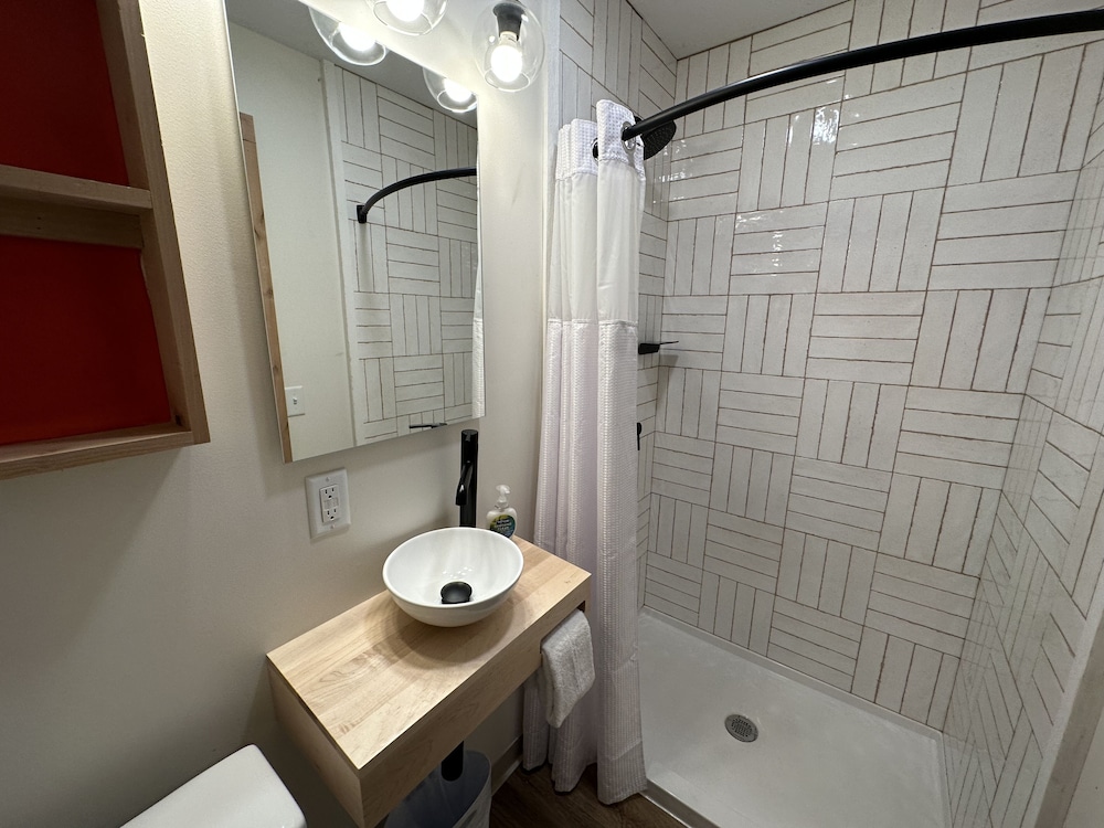 Family Room - Photo 11
