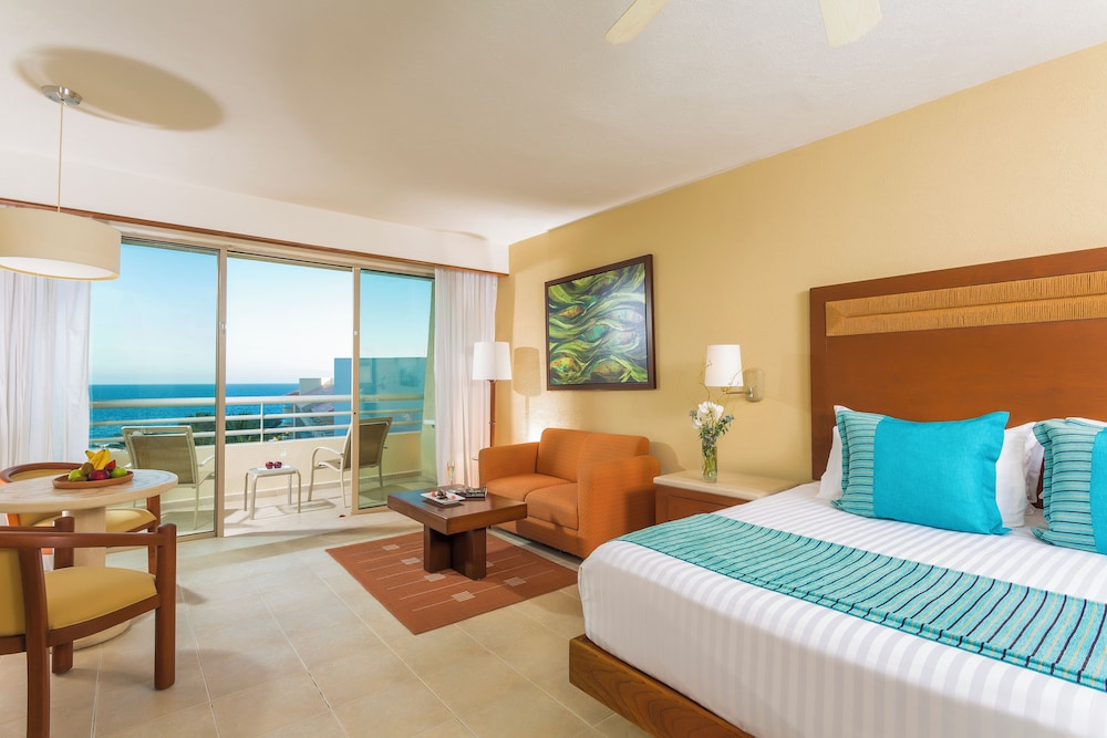 Deluxe Room, Balcony, Ocean View - Photo 1