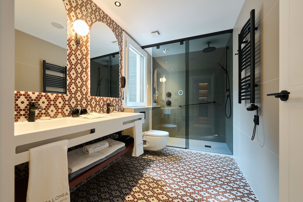 Deluxe Suite, Private Pool (Barcelona - Single use) thumbnail 6
