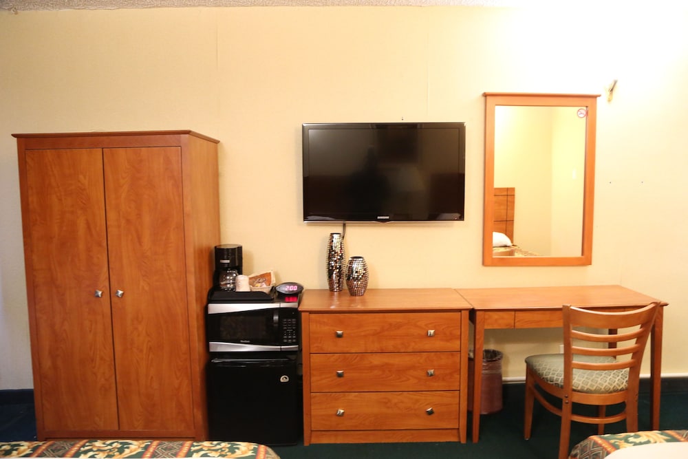 Room, 2 Queen Beds, Accessible photo 2