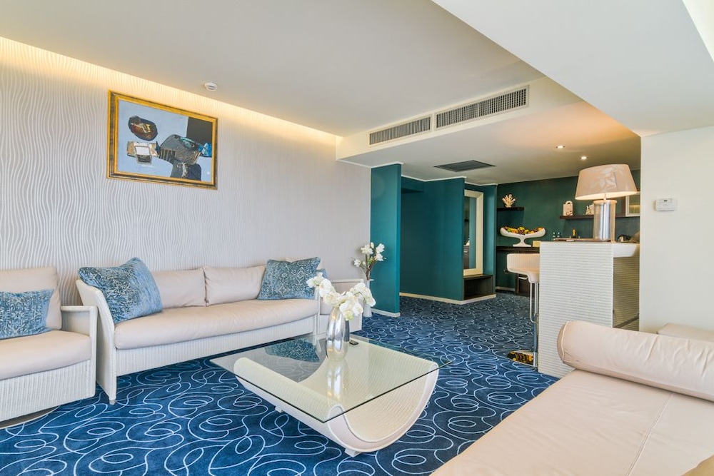 Senior Suite, 1 King Bed, Sea View photo 3