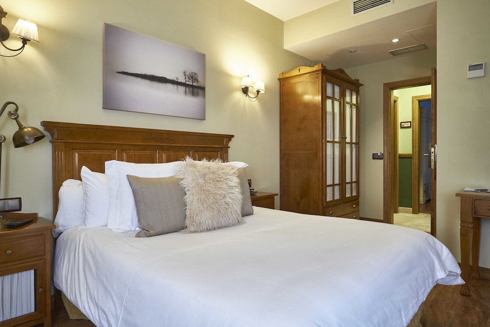 Design Suite, 1 Queen Bed - Photo 16