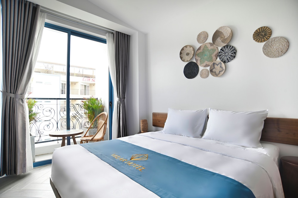 Superior Double Room, 1 King Bed, Balcony, City View