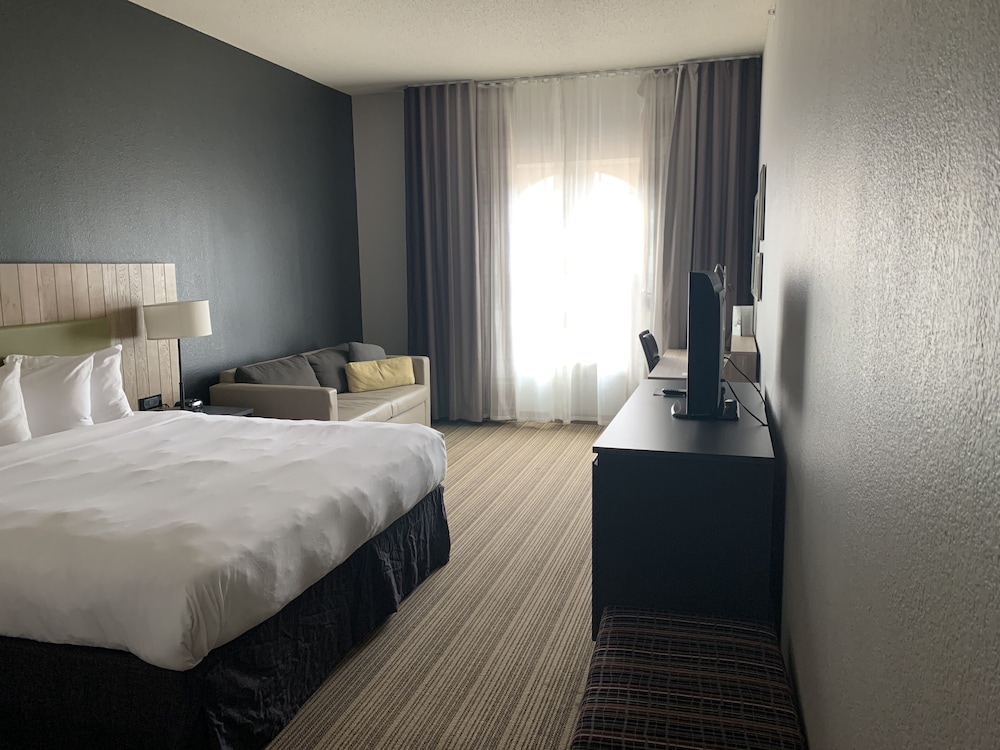 Room, 1 King Bed, Non Smoking - Photo 2