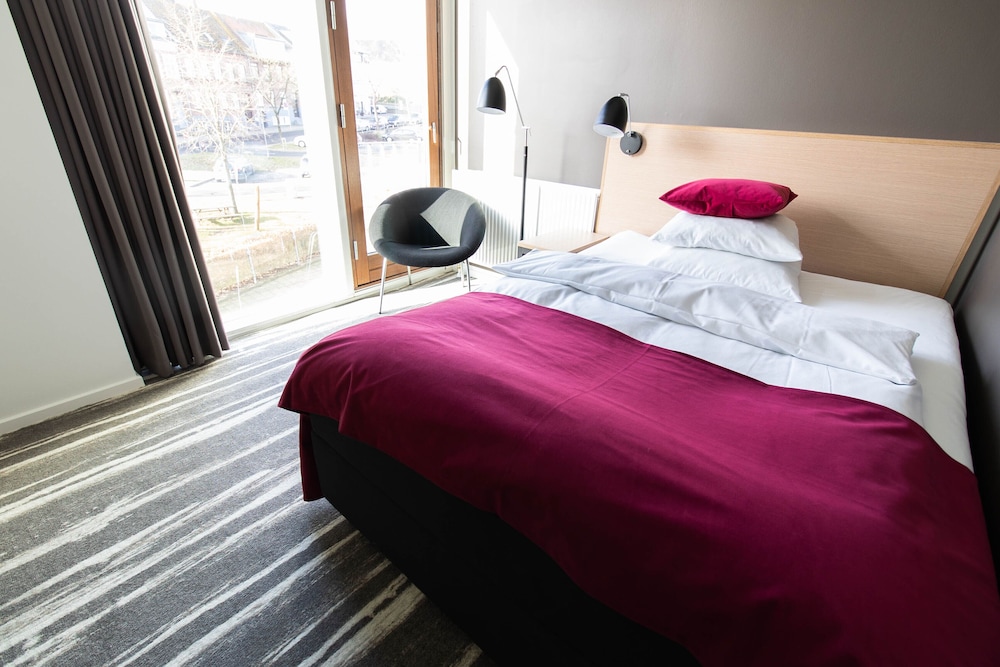 Standard Double Room, 2 Twin Beds (ONE & ONLY)