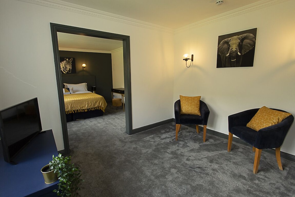 Standard Suite, Ensuite photo 3