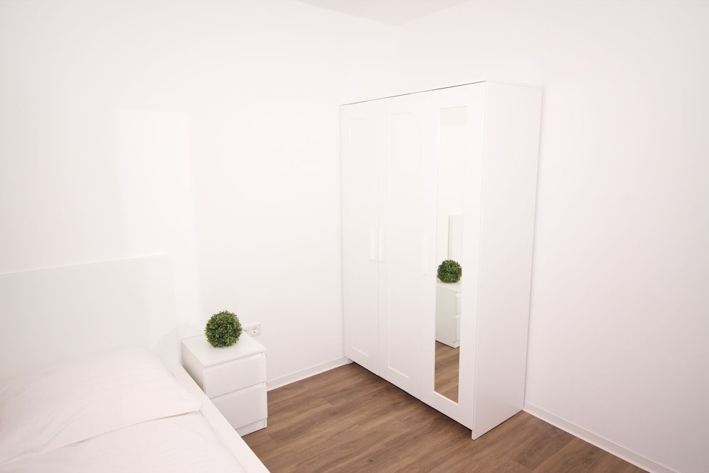 City Apartment, 2 Bedrooms, Kitchen,with Balcony- City View photo 2