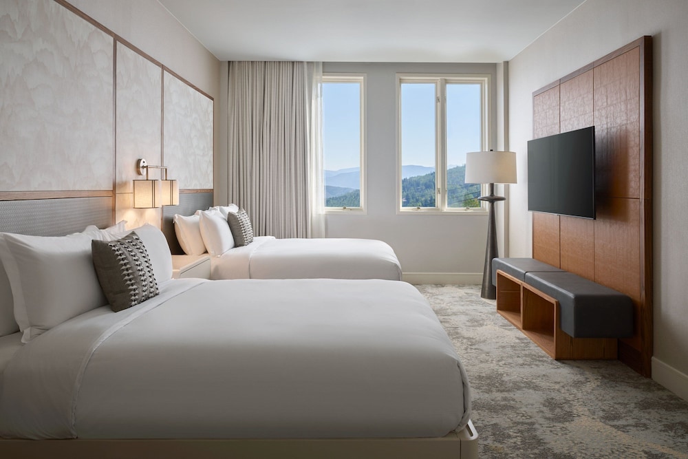 Grand Room, 2 Bedrooms, Mountain View - Photo 5