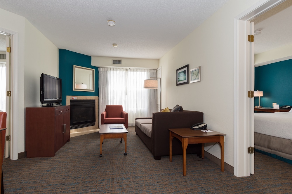 Suite, 2 bedroom, 1 King bed,1 Queen bed with a sofa bed, Fireplace (Mobility/Hearing Accessible,tub photo 1