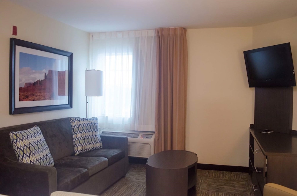 Suite, 1 Queen Bed, Accessible (Communications Accessible) - Photo 4