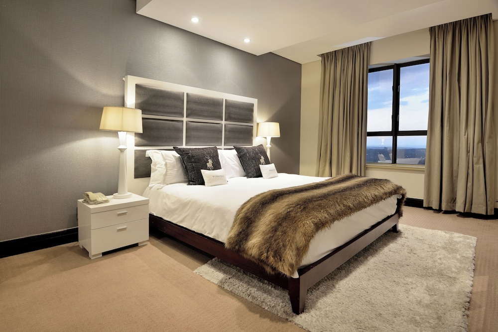 Executive Suite, 1 Bedroom - Photo 1