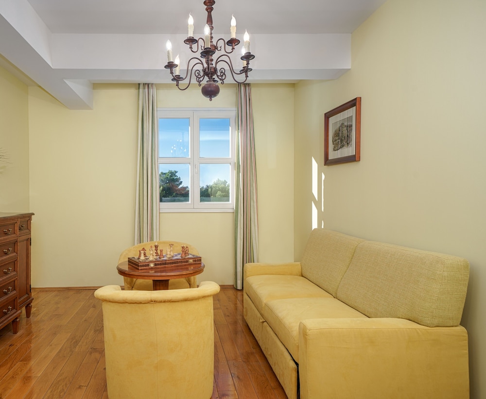 Standard Suite, Park View
