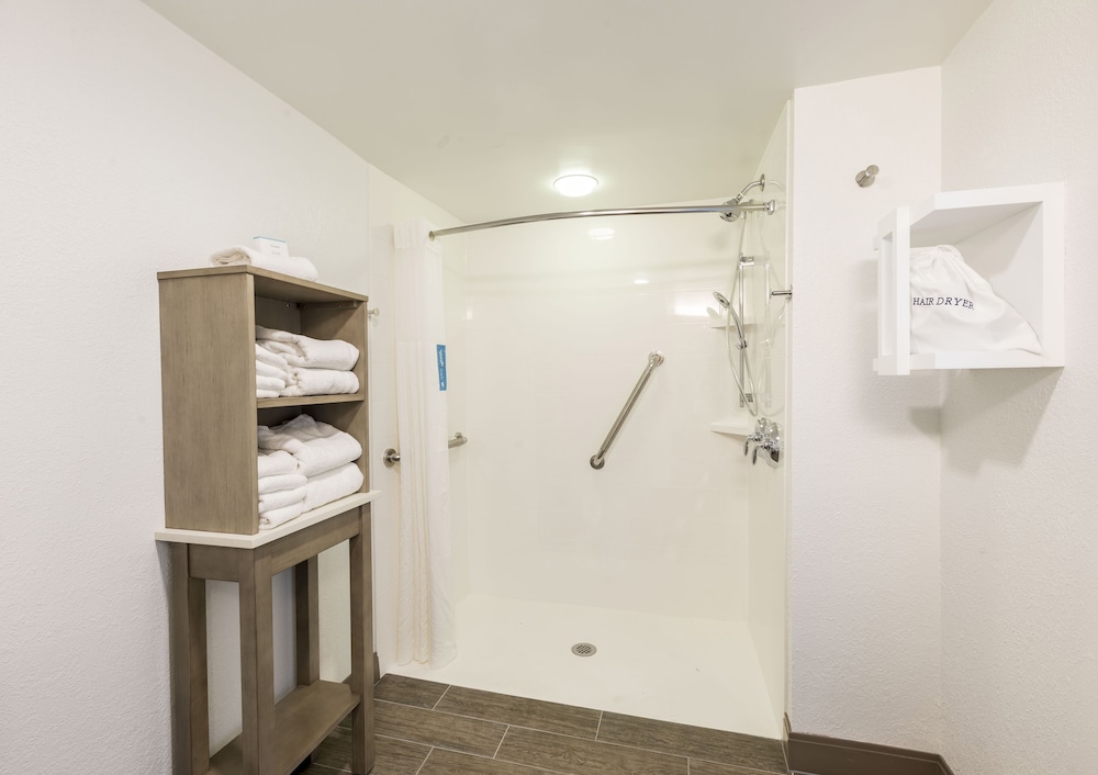 Classic Room, 1 King Bed, Accessible - Photo 18