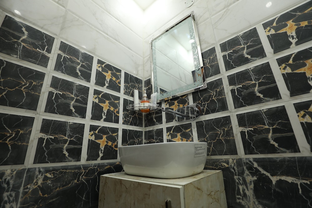 Deluxe Room - Photo 14