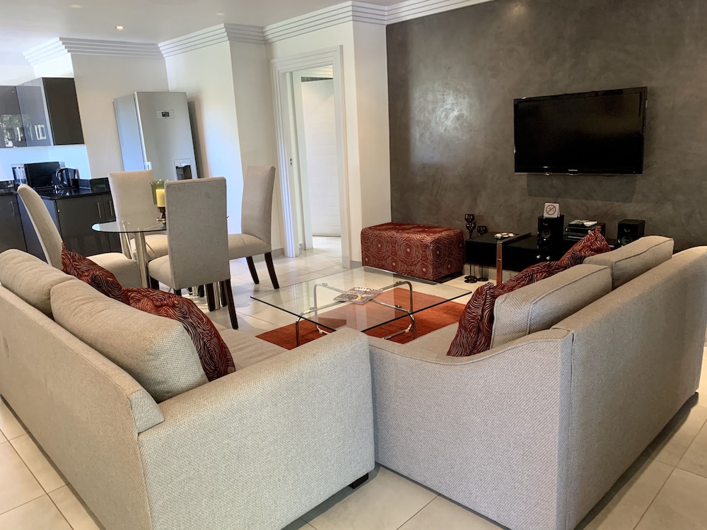 Semi Luxury photo 1