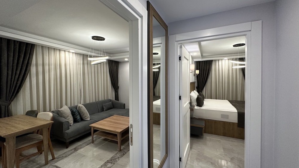 Deluxe Room, 1 Queen Bed with Sofa bed