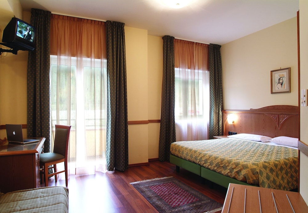 Comfort Quadruple Room, Mountain View