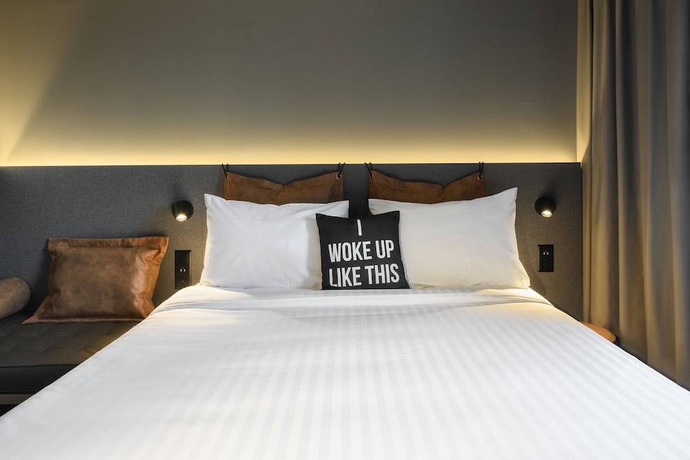 Deluxe Room, 1 Queen Bed, Mountain View - Photo 1