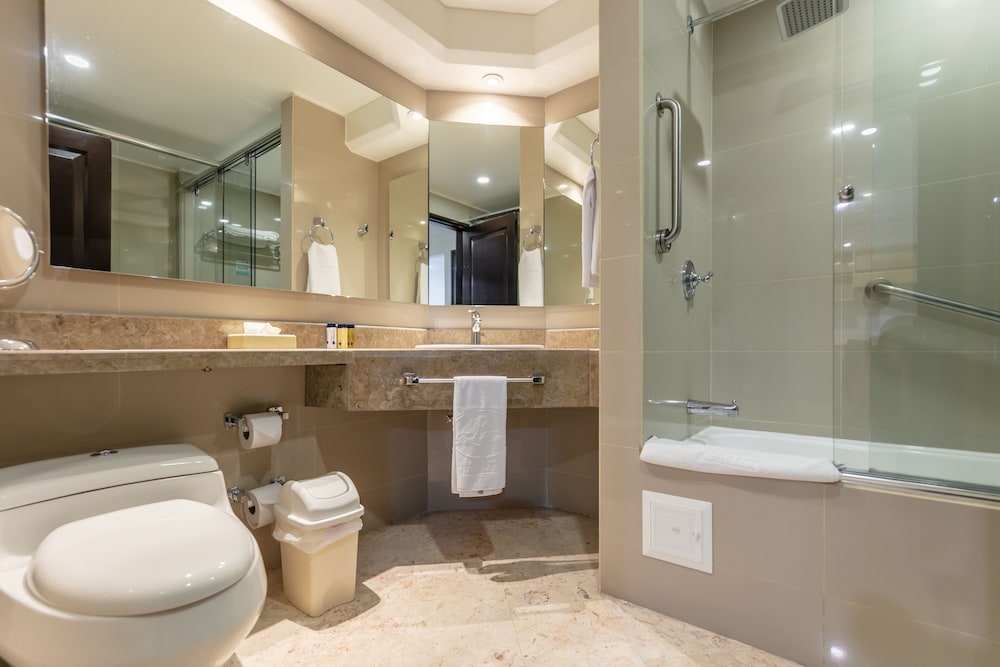 Business Room, 1 King Bed, Kitchen - Photo 3