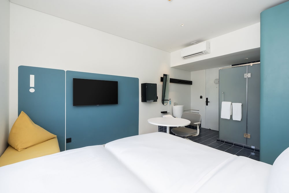 Standard Twin Room - Photo 10