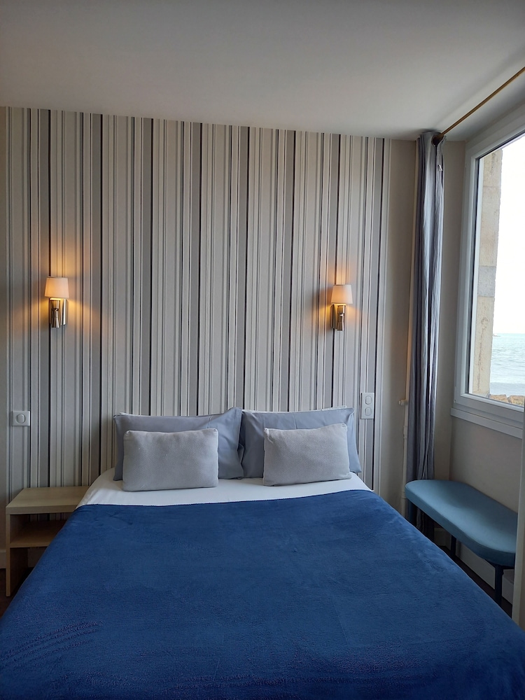 Classic Double Room Single Use, Sea View photo 2