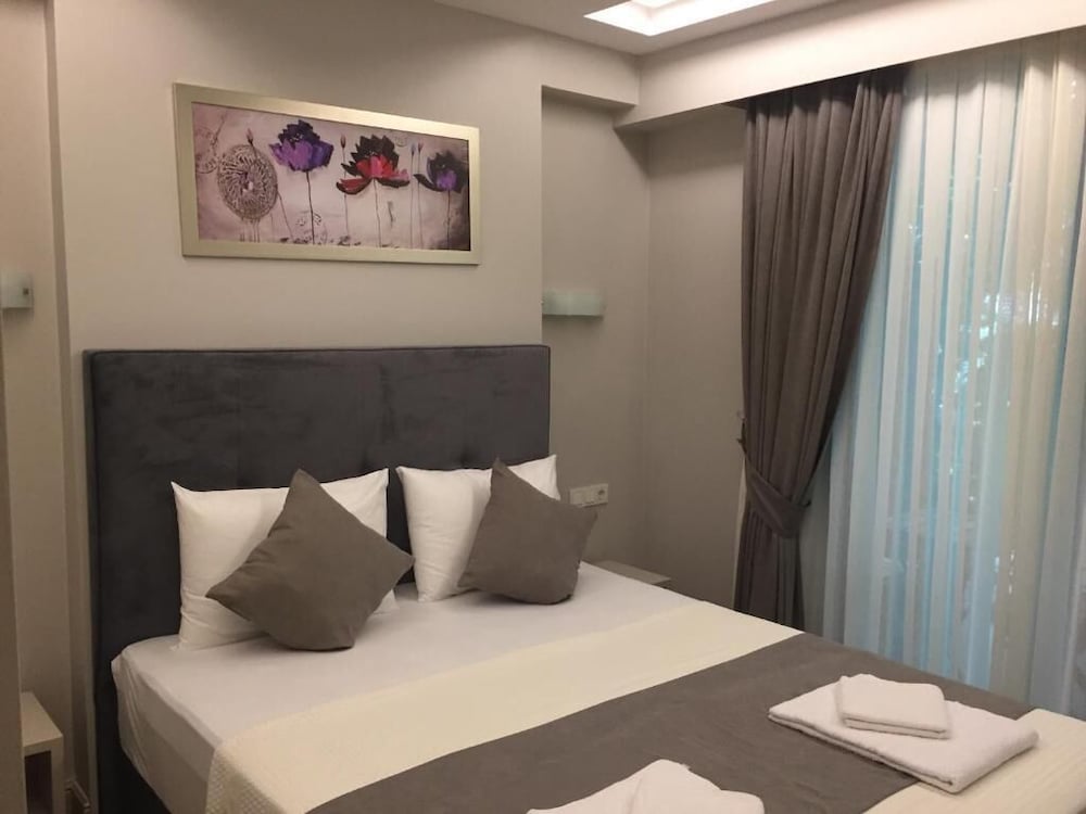 Superior Room, 1 Queen Bed, Non Smoking, Garden View photo 3