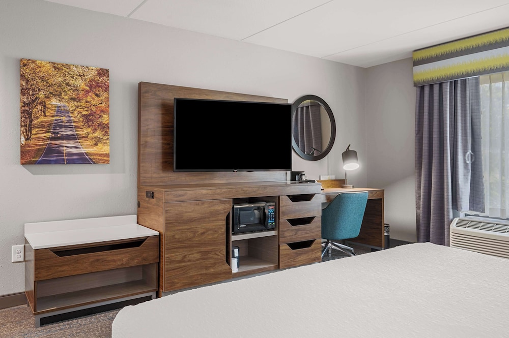 Room, 1 King Bed, Accessible, Non Smoking - Photo 3