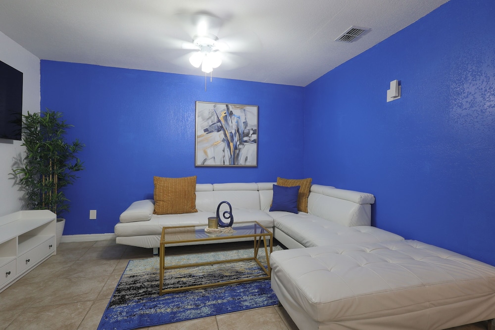 Business Apartment Unit 5