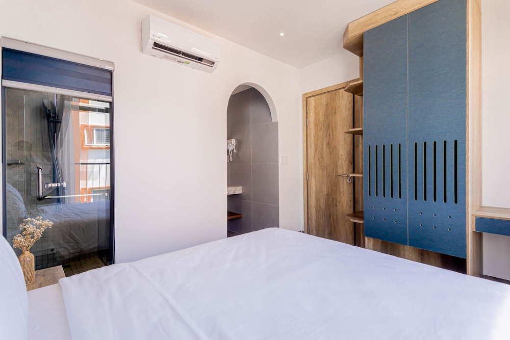 Two-Bedroom Apartment with Balcony - Photo 9