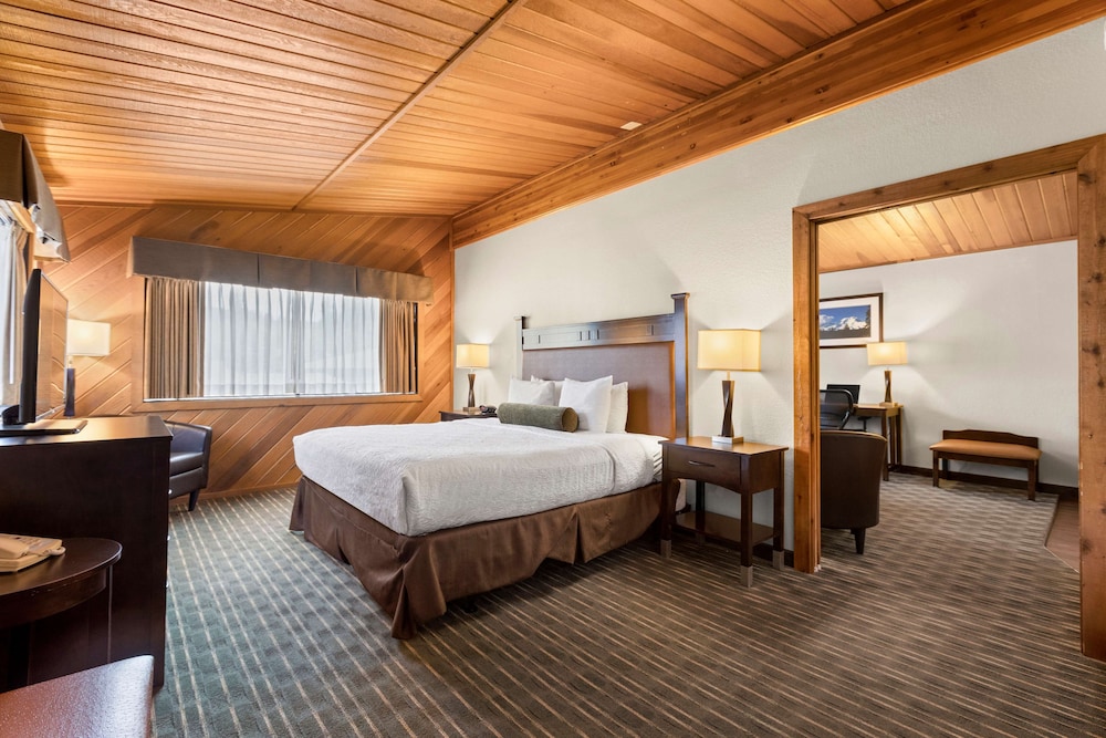 Suite, Multiple Beds, Non Smoking, Refrigerator & Microwave - Photo 1