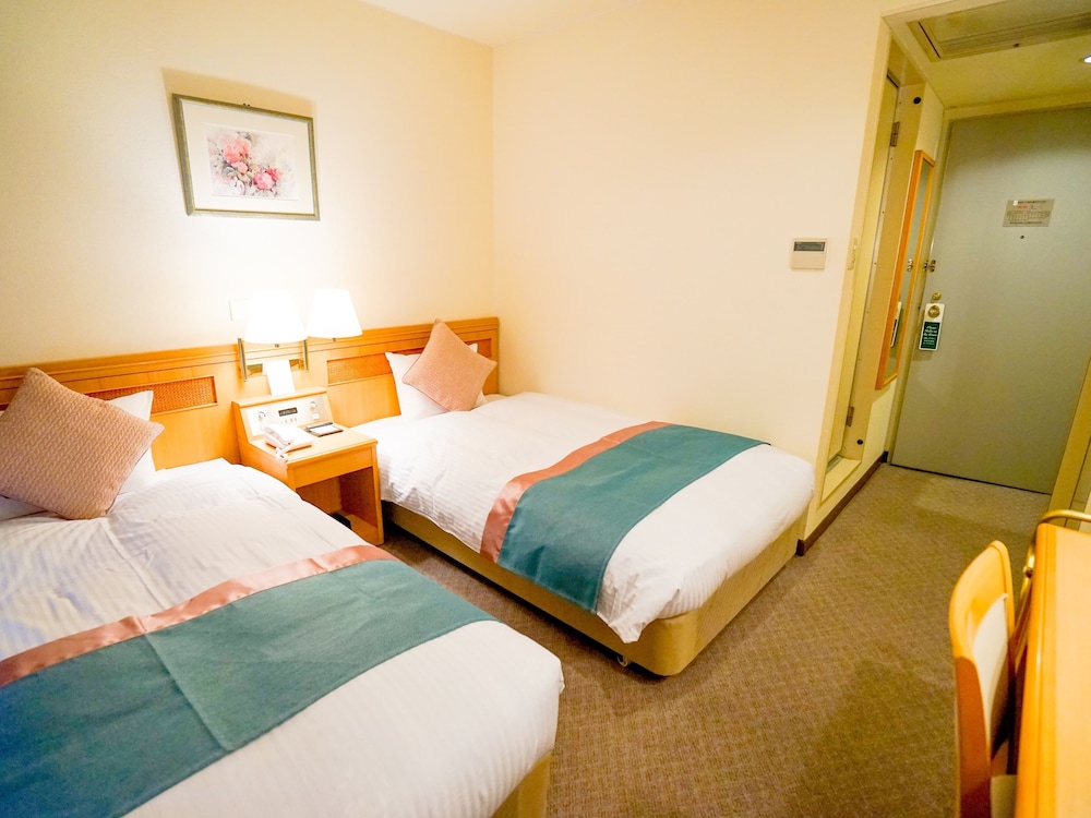 Basic Twin Room, Non Smoking - Photo 8