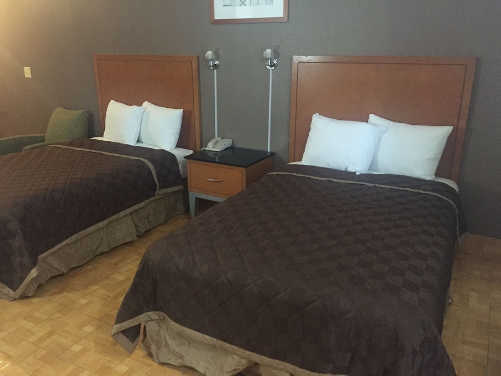 Room, 2 Double Beds photo 3