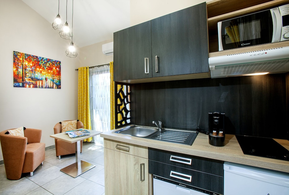 Romantic Studio Suite photo 2
