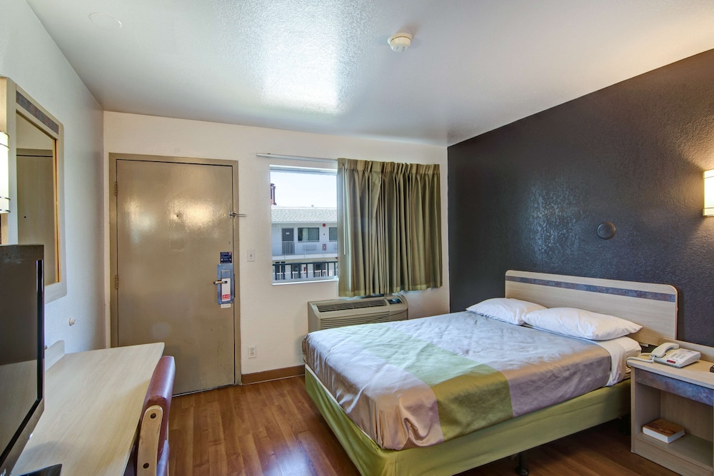 Deluxe Room, 1 Double Bed, Accessible, Non Smoking photo 1