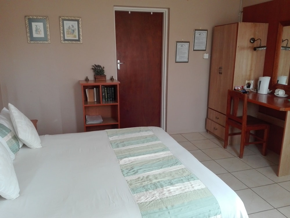 Basic Double Room, 1 Double Bed, Non Smoking photo 3