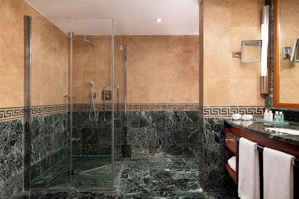 Executive Room, 1 King Bed, Lake View
