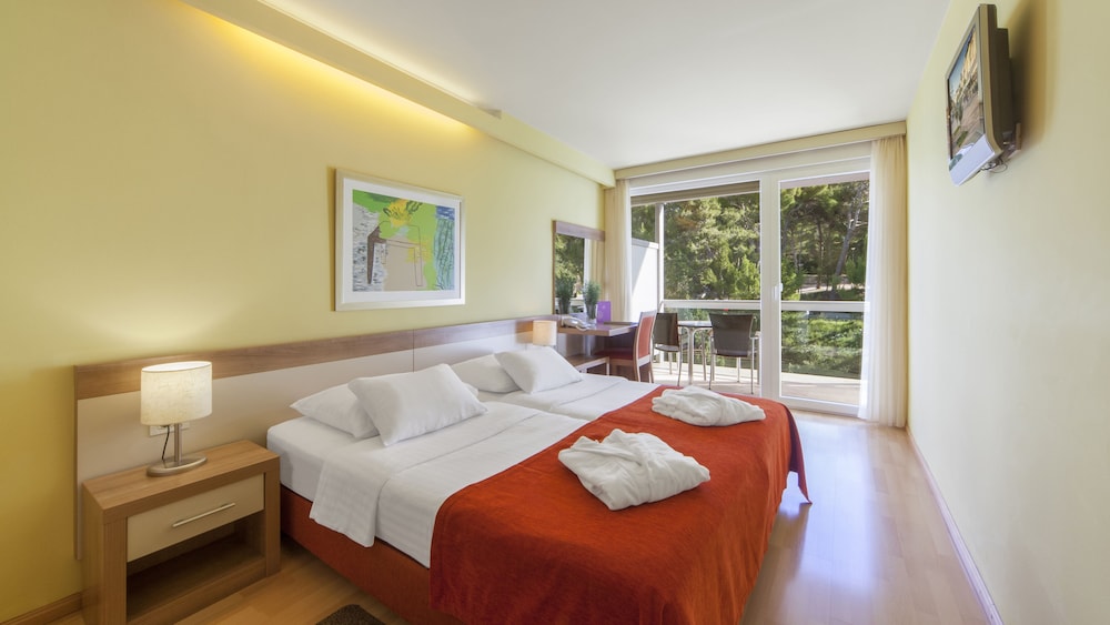 Standard Double/Twin Room with Balcony - Photo 1