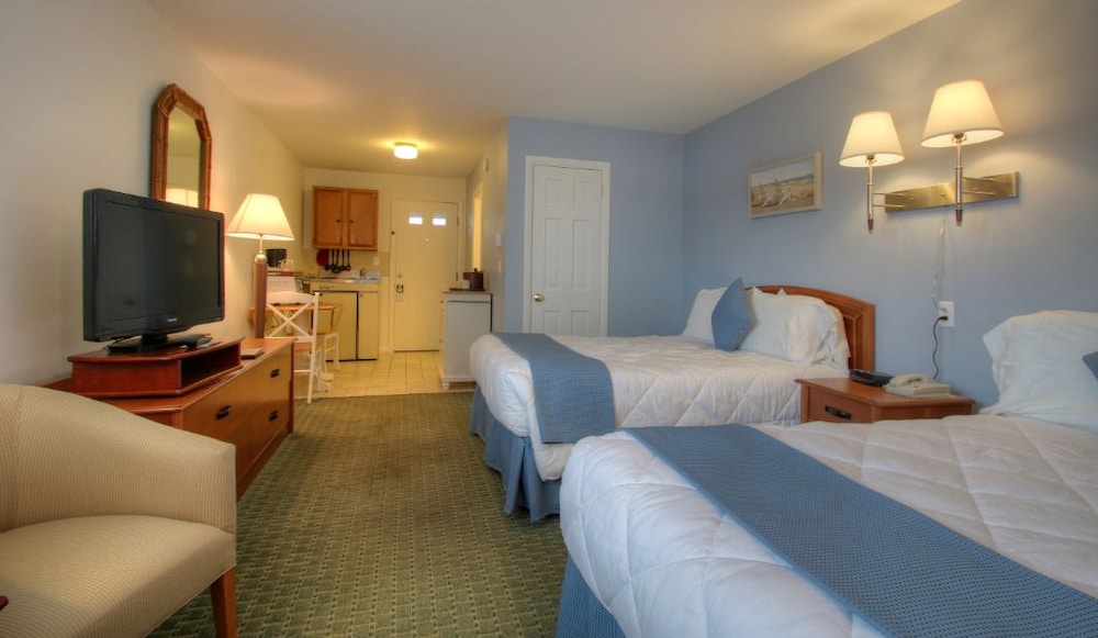 Standard Room, 2 Double Beds, Kitchenette, Ocean (116-119 Front - 2 Double Beds Kitchenette Full Ov)