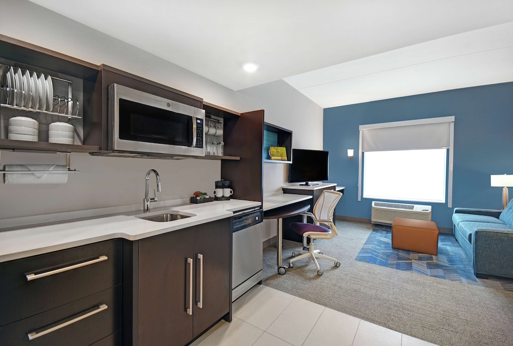 Suite, 1 King Bed, Accessible (Hearing) - Photo 2