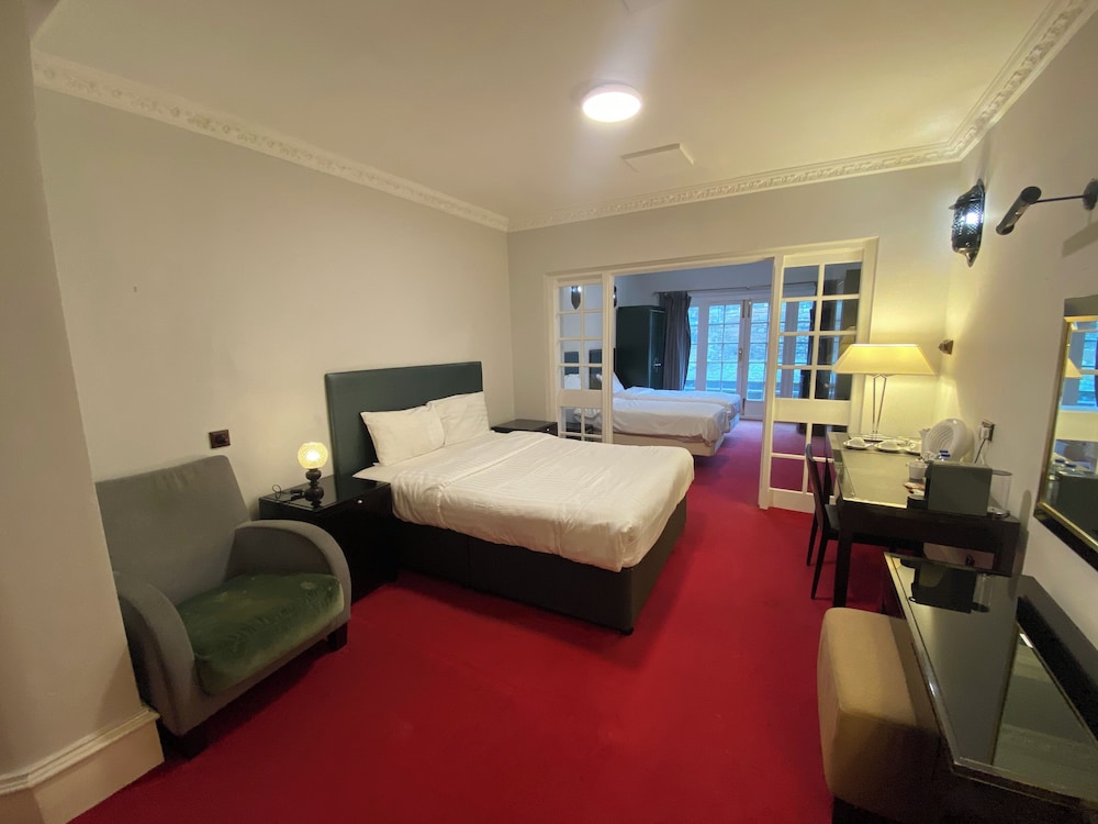 Classic Quadruple Room