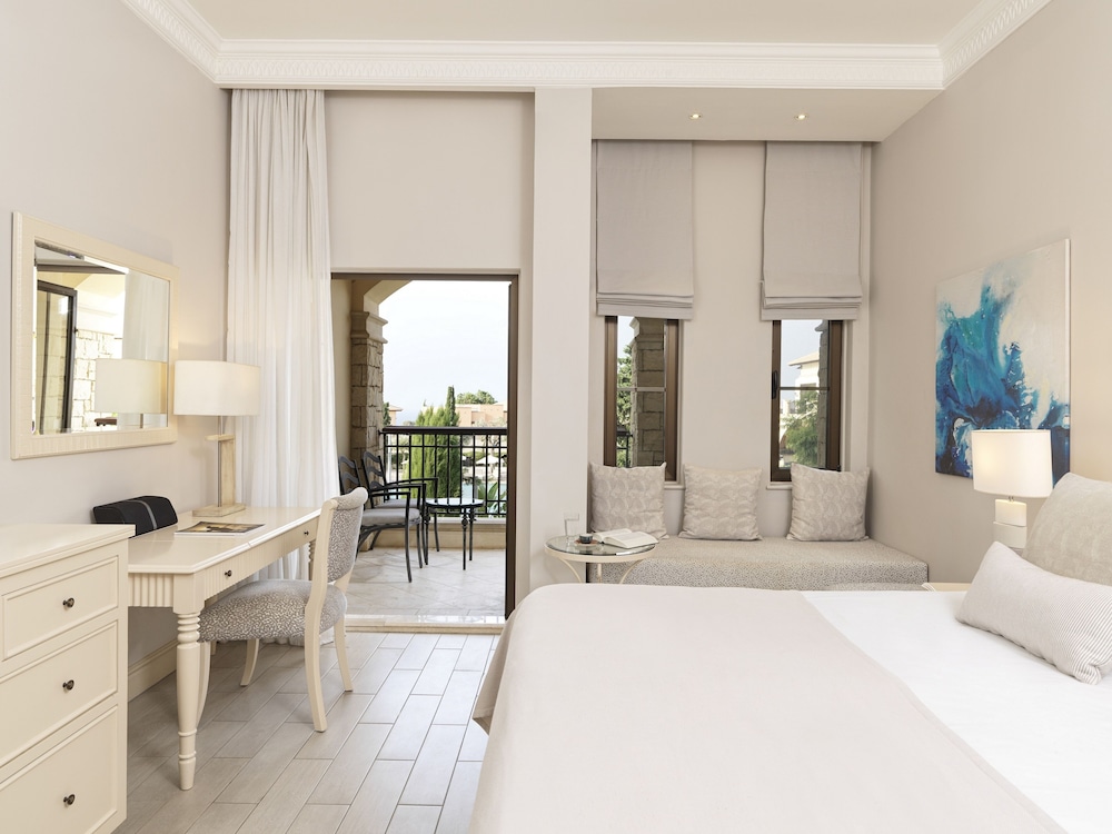 Deluxe Double Room Pool or Garden View - Photo 1