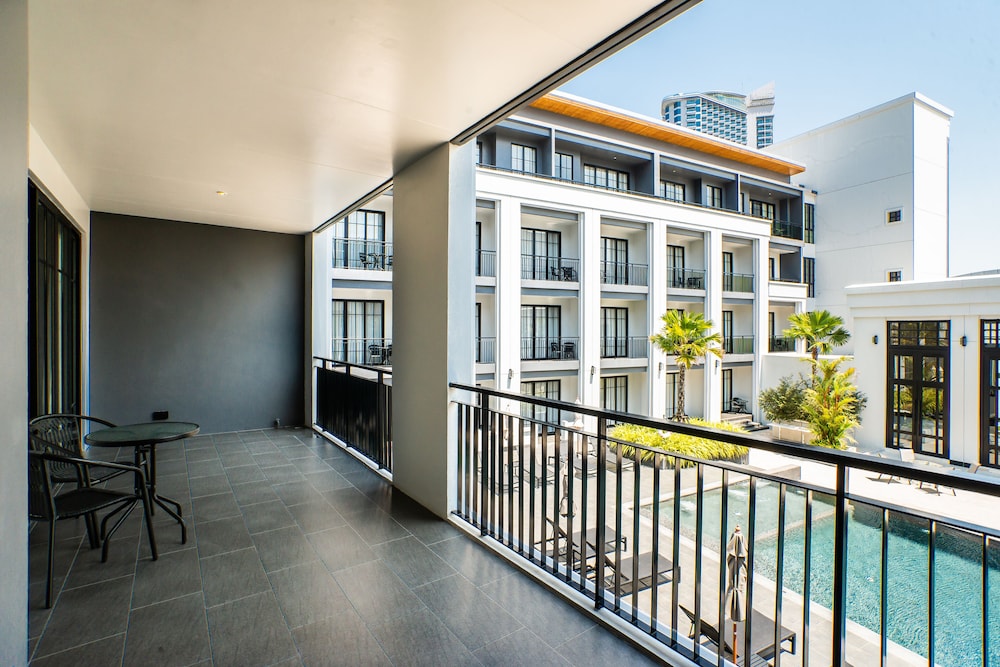 One Patio Suite - Photo 14