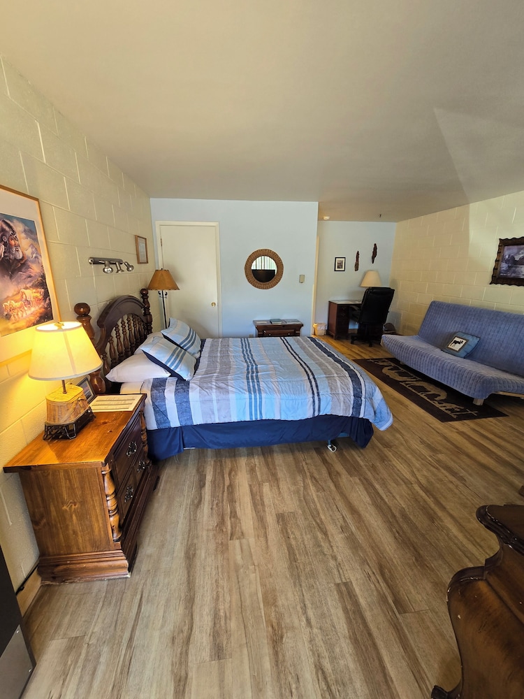Economy Studio Suite