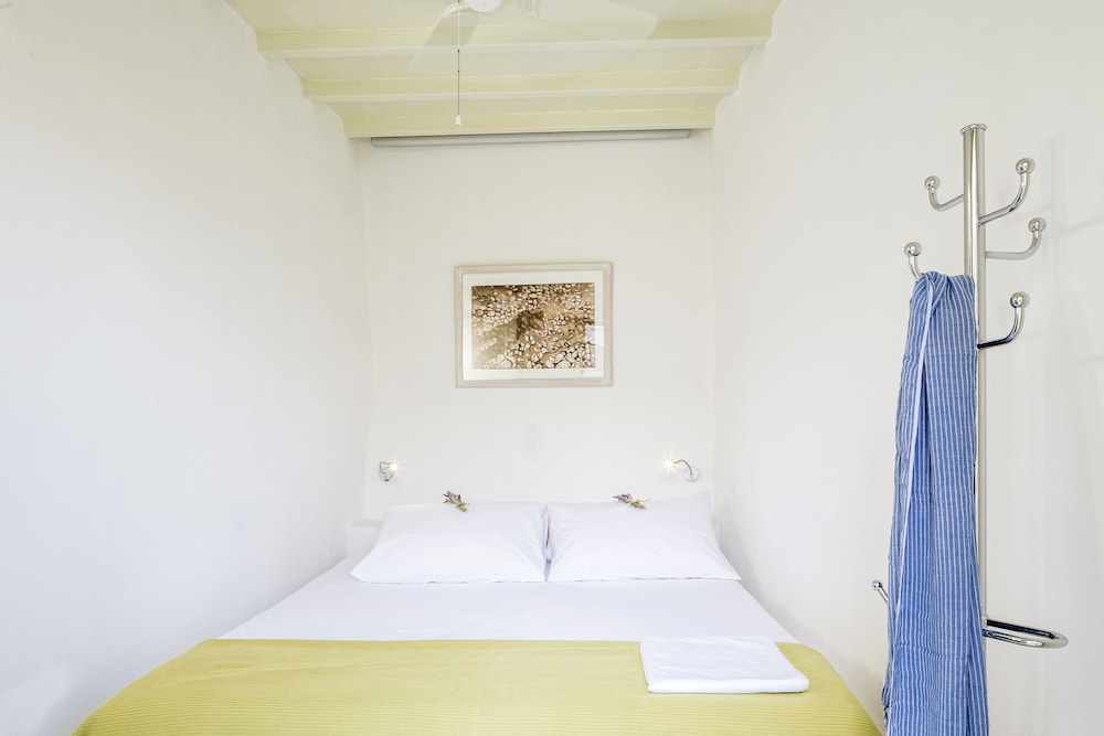 Design Apartment (Home Above)