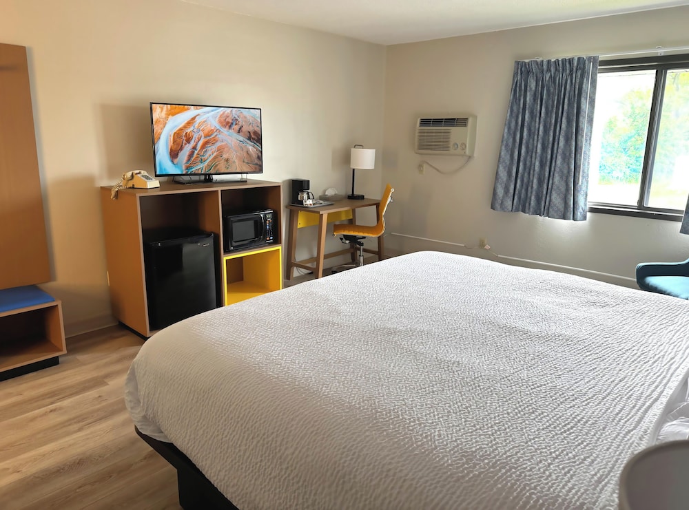 Standard Room, 1 King Bed - Photo 3