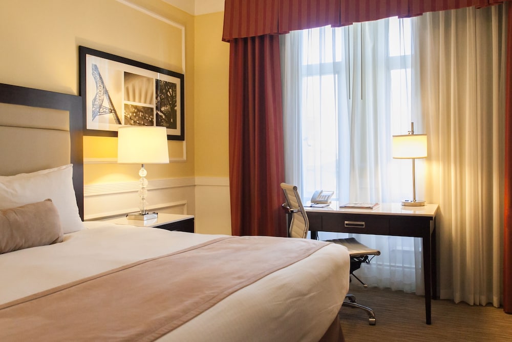 Deluxe Room, 1 King Bed - Photo 1