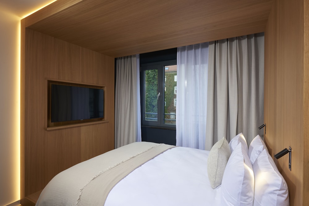 Courtyard Room photo 1