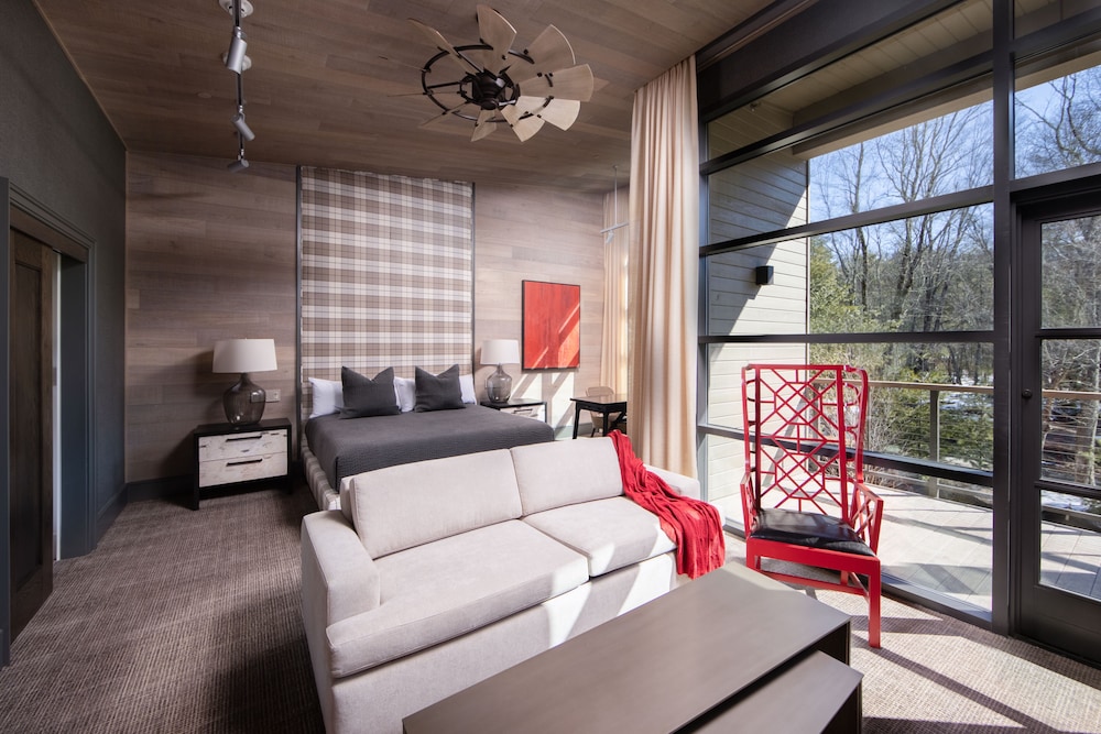Junior Studio Suite, 1 King Bed with Sofa bed photo 1