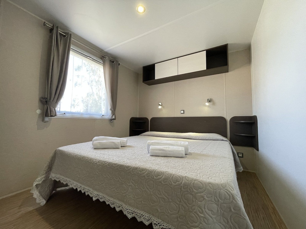 Deluxe Mobile Home photo 2